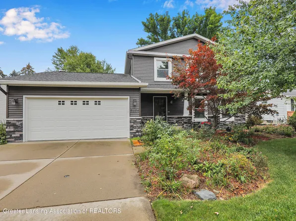 5604 Wood Valley Dr, Haslett, MI 48840