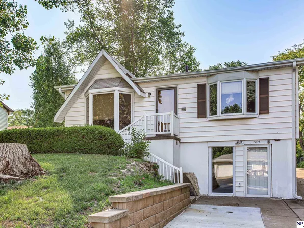 7309 Elizabeth St, La Vista, NE 68128