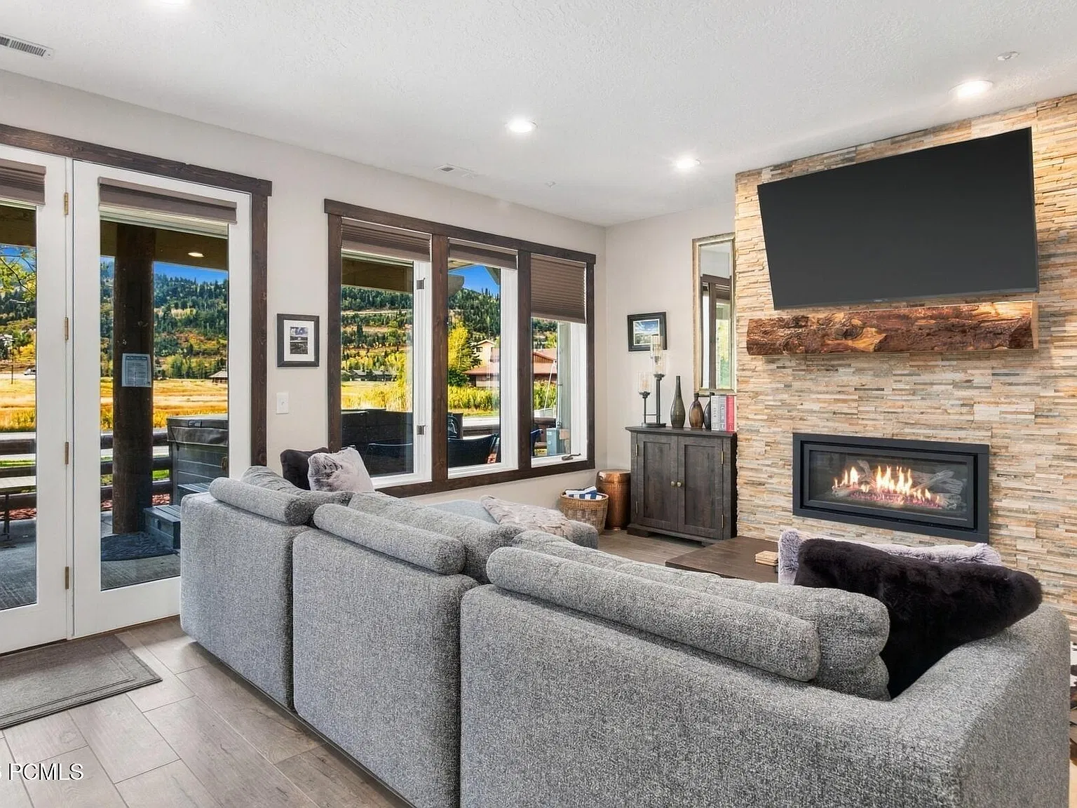 2 bed, 1269 sqft, $7,100 — Photo 4