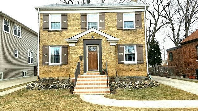 2nd image of 5624 N Neva Ave