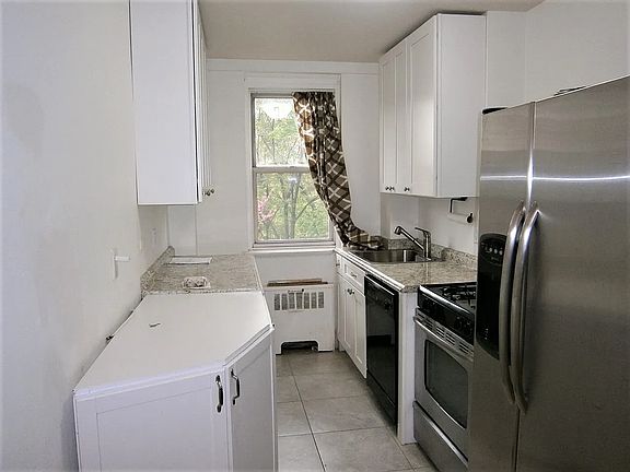 4th image of 60 Knolls Cres APT 2K