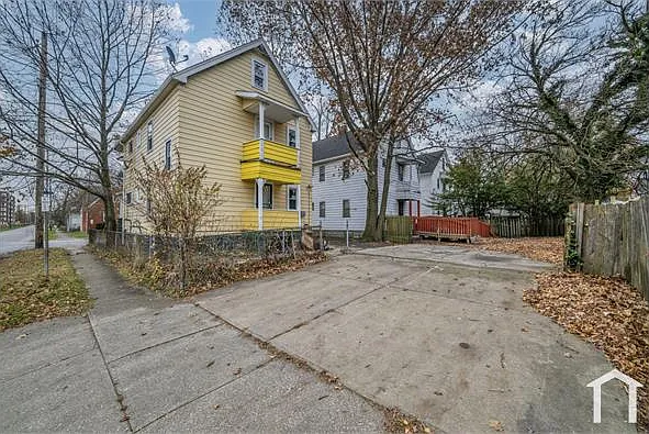 2764 E 124th St #LOWER — Photo 24