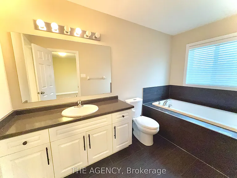 20 Drone Cres — Photo 29