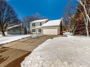 2443 Mailand Rd E, Maplewood, MN 55119