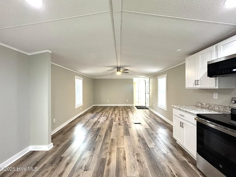 198 Trout St — Photo 7