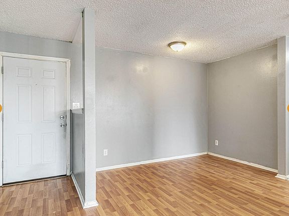 5th image of 3615 Knox Ct #201