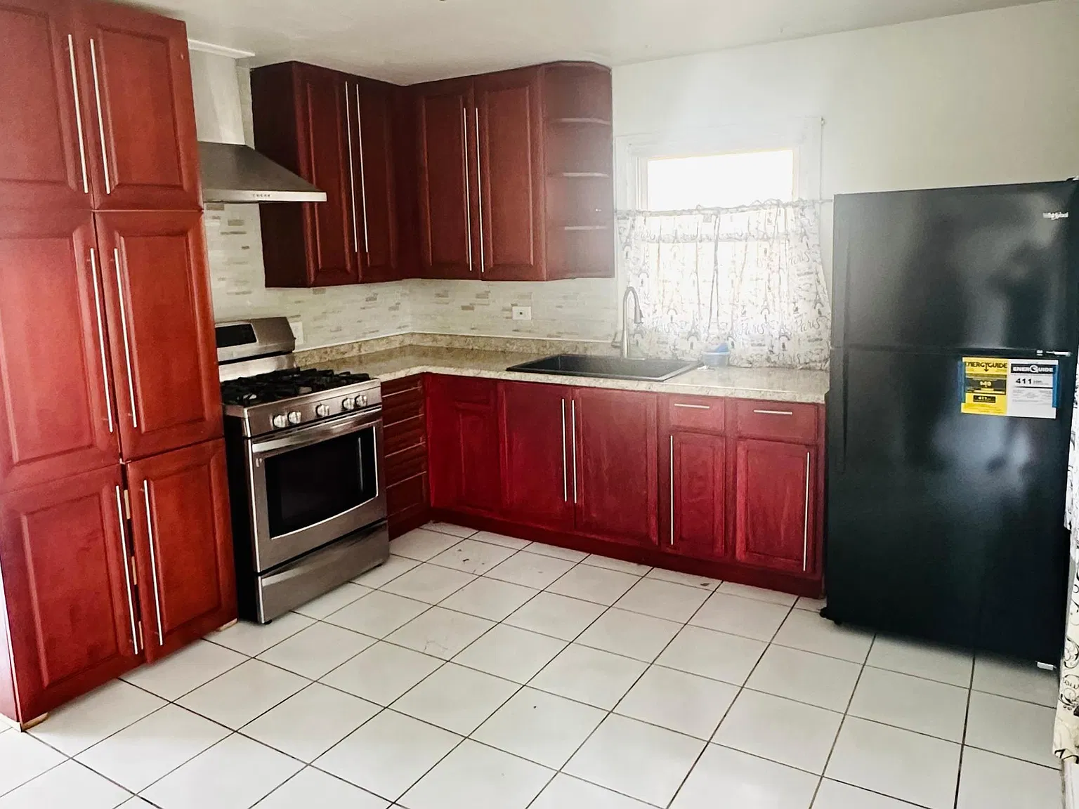 3 bed, 864 sqft, $1,750 — Photo 2