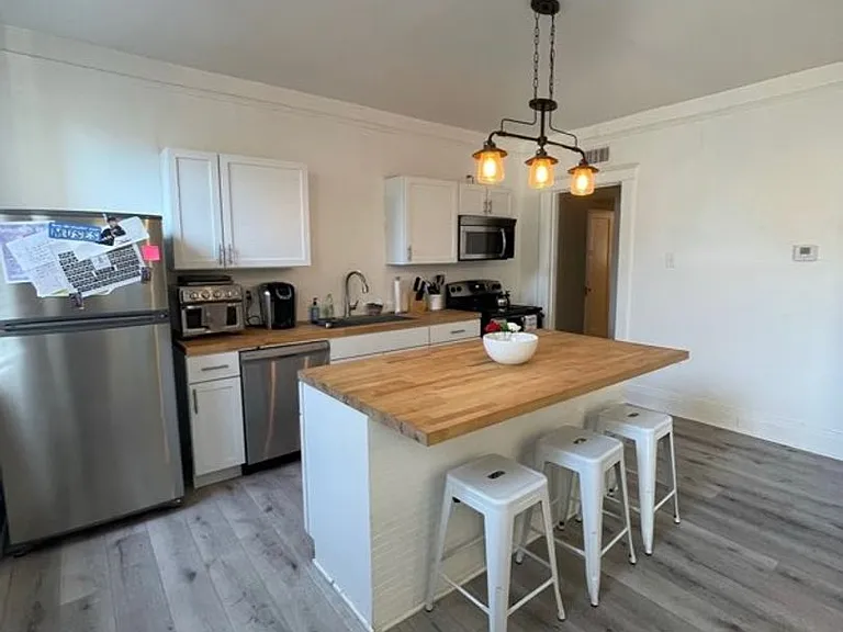 7423-7429 Hampson St #7427 — Photo 4