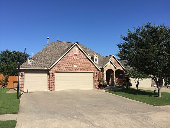 Fullsize 3 car garage