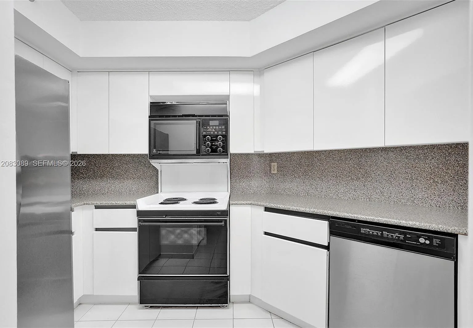 The Sterling Condo — Photo 3