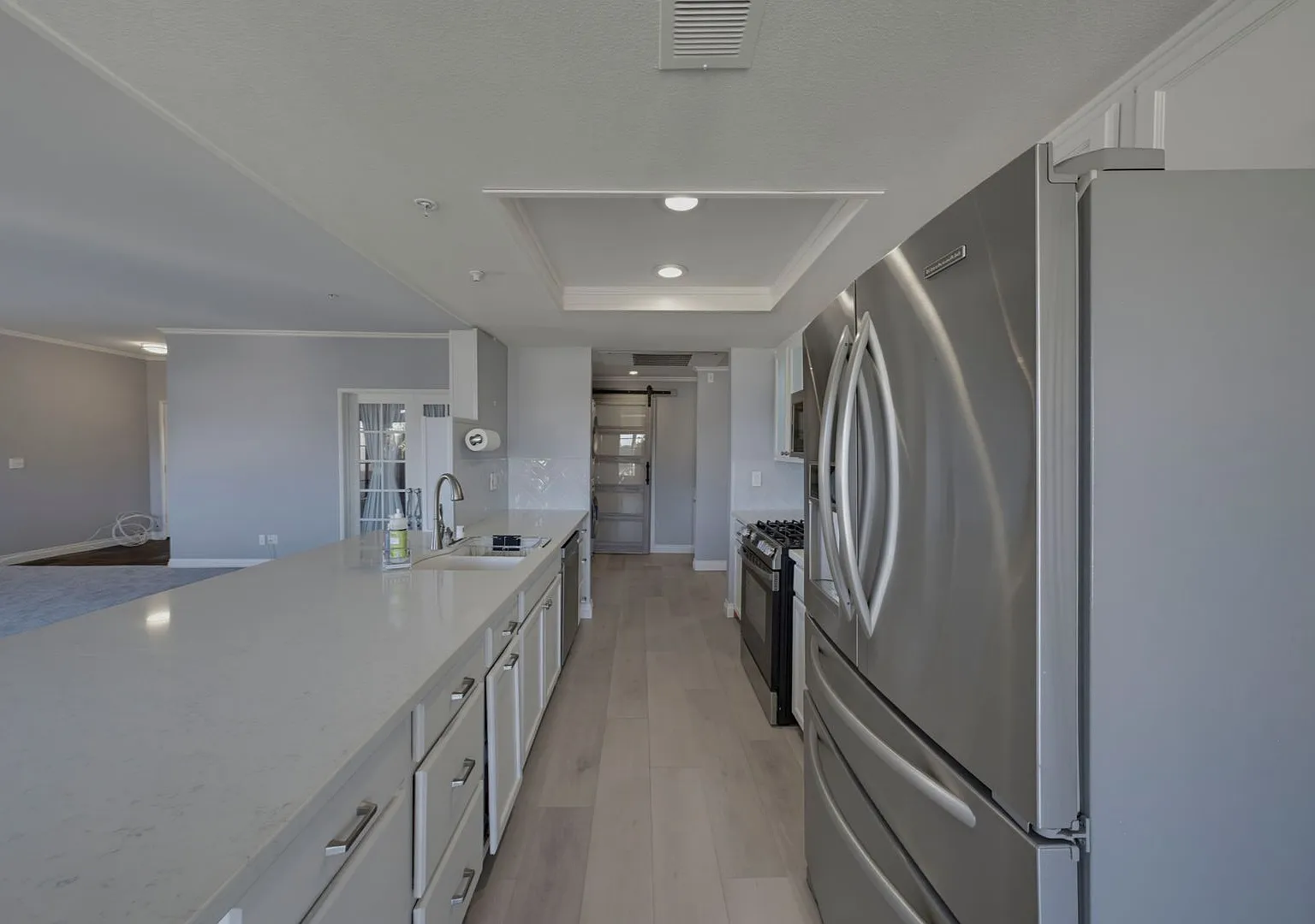 3 bedroom, 2 bath Huntington Harbour — Photo 3