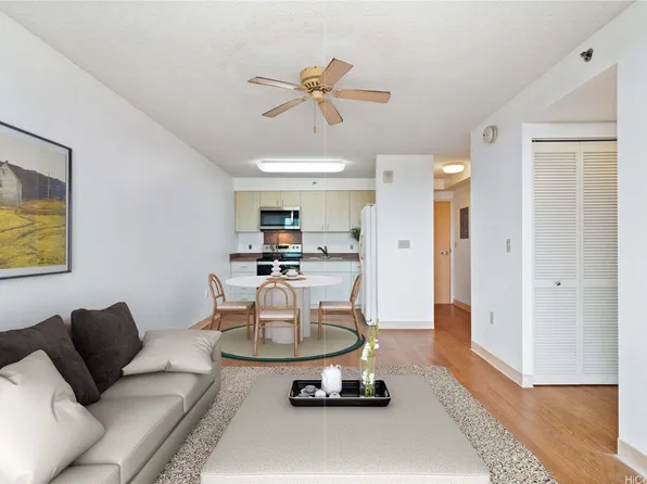 94-979 Kauolu Pl APT 914, Waipahu, HI 96797