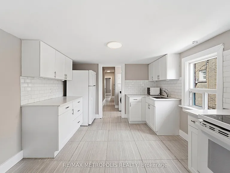 277 Gilmour Ave #UPPER — Photo 8