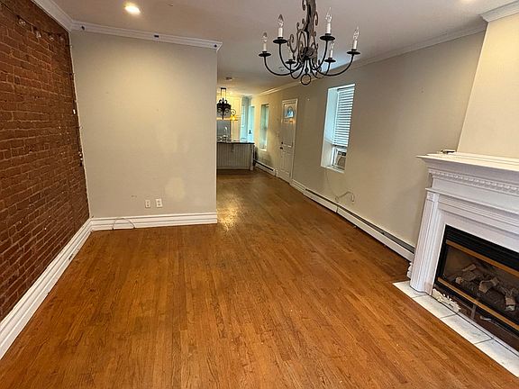 2nd image of 32 Warwick St