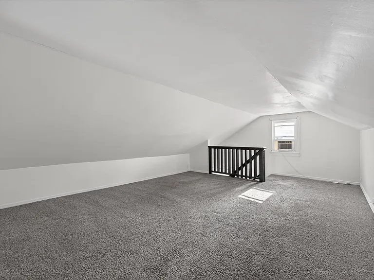 2813 Faircourt St — Photo 17