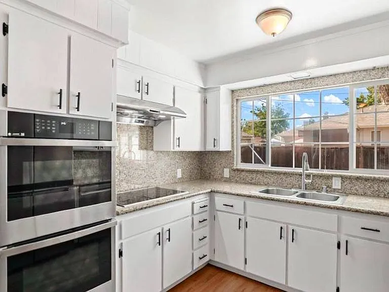 1449 Jeffery Ave — Photo 8