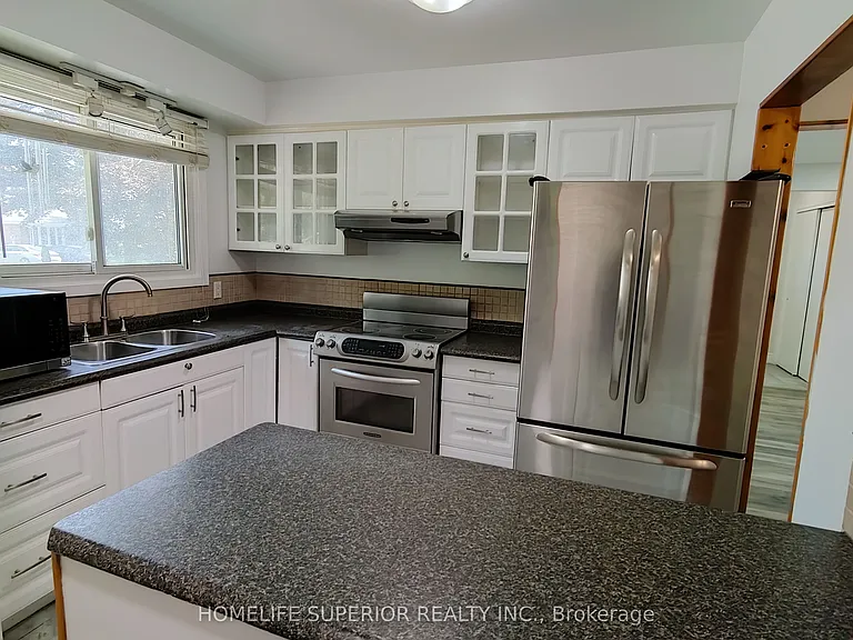 292 Brighton Ct #UPPER — Photo 5
