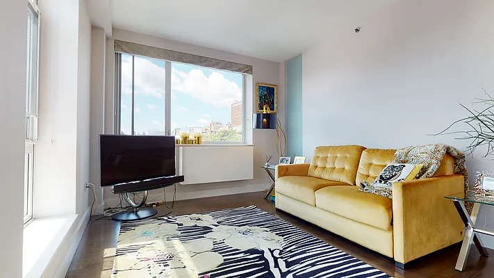 Rented by Bizzarro Agency | media 3