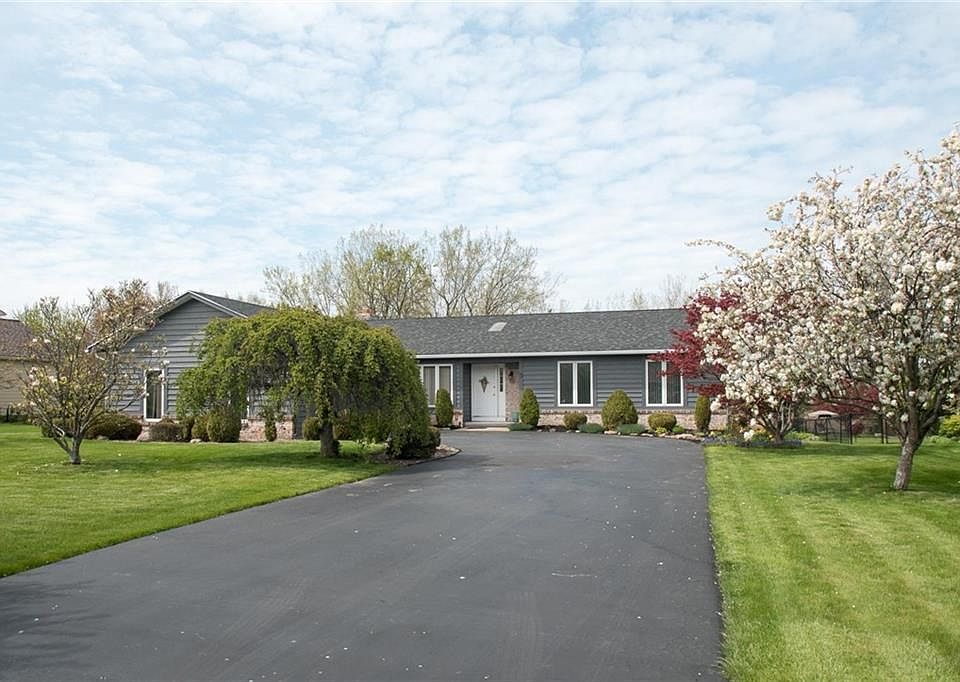 1st image of 132 Haskins Ln N