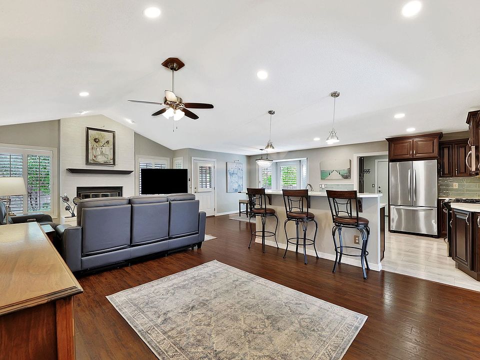2624 N Cranberry St, Wichita, KS 67226 | Zillow