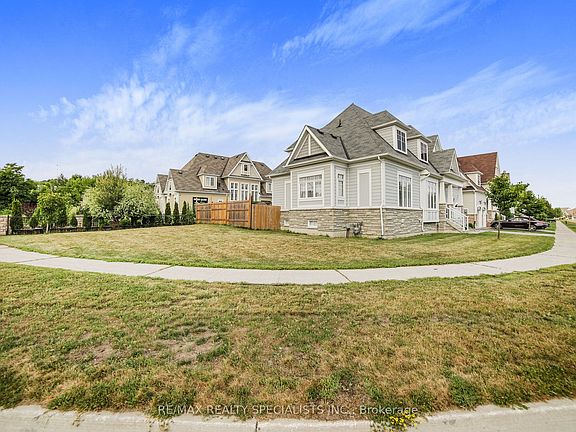 3rd image of 61 Riverwalk Pl