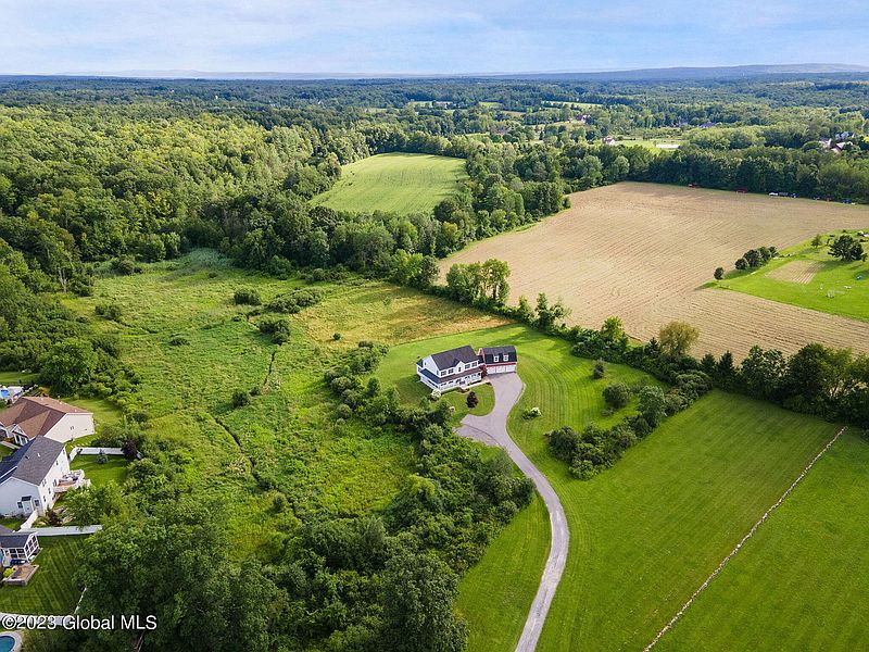 2nd image of 44 Jubilee Acres Lane