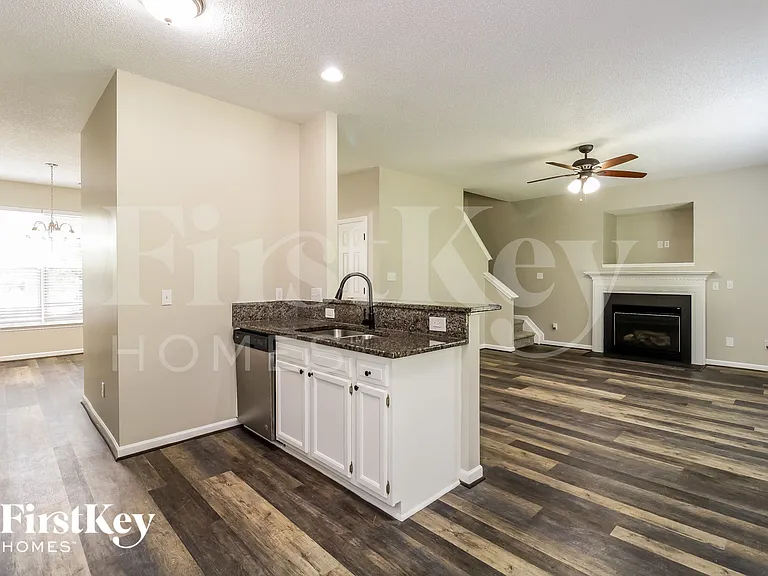 6063 Parkside Cir — Photo 6