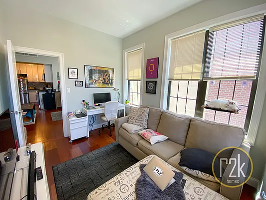 Rented by Realty 2000 Corp | media 47