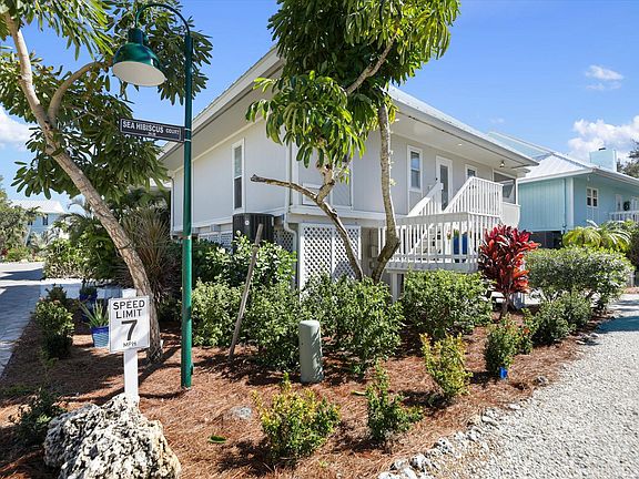 3rd image of 38 Sea Hibiscus Ct