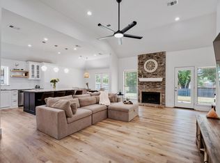 2715 Devonshire Ct, Grapevine, TX 76051