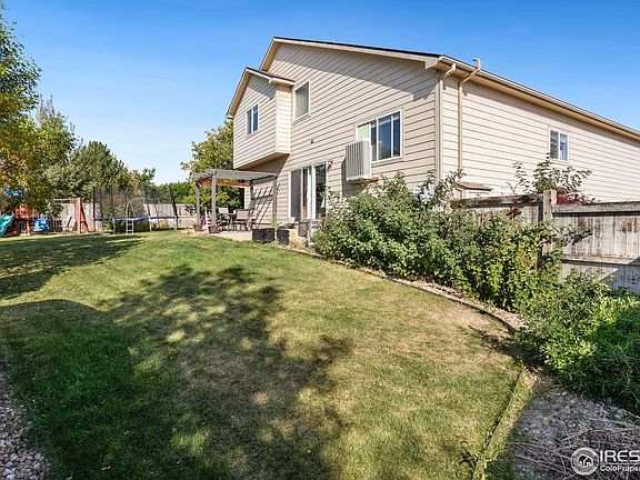 5th image of 551 Kinnikinnik Ct