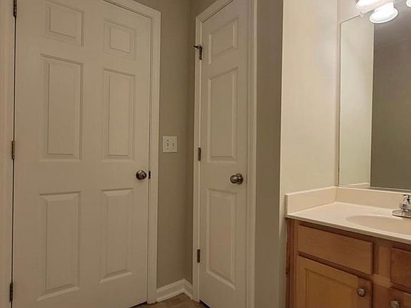 3rd image of 33 Arbor Hill Pl
