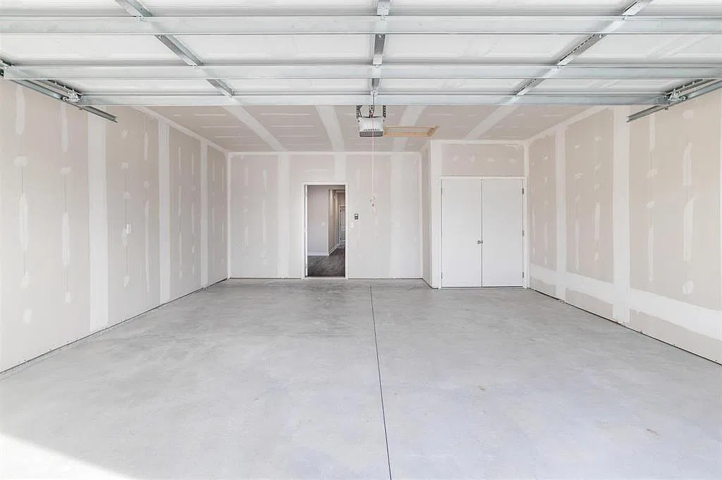 3 bed, 1210 sqft, $1,600 — Photo 3