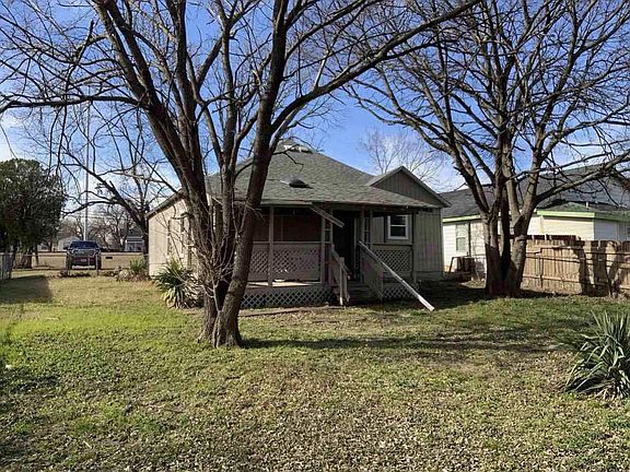 5th image of 704 NE Main St