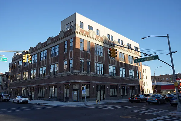 Rented by Manhattan Management LLC | media 112