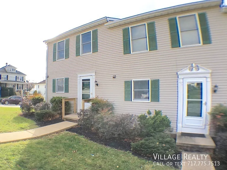 102 Western Ave — Photo 2