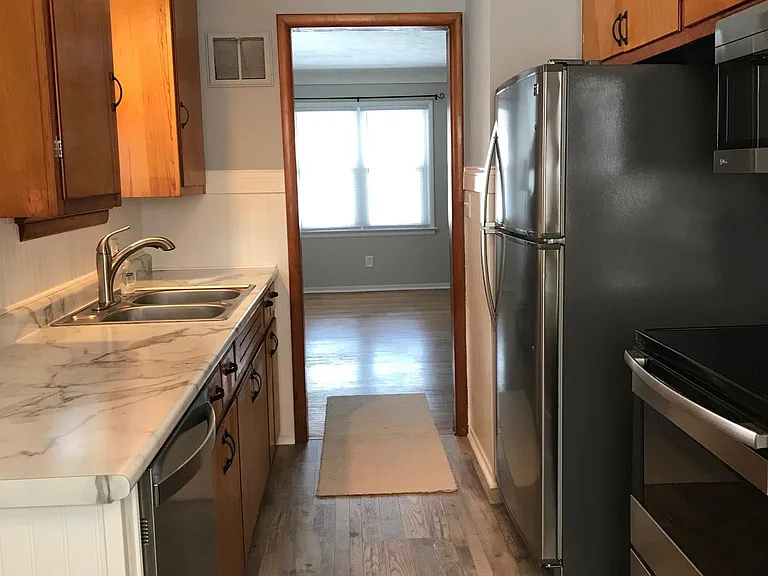 2333 Dunham St — Photo 2