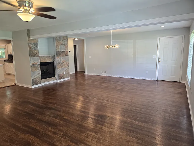 869 Jefferson Ave — Photo 2