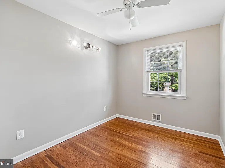 1103 Playford Ln — Photo 10