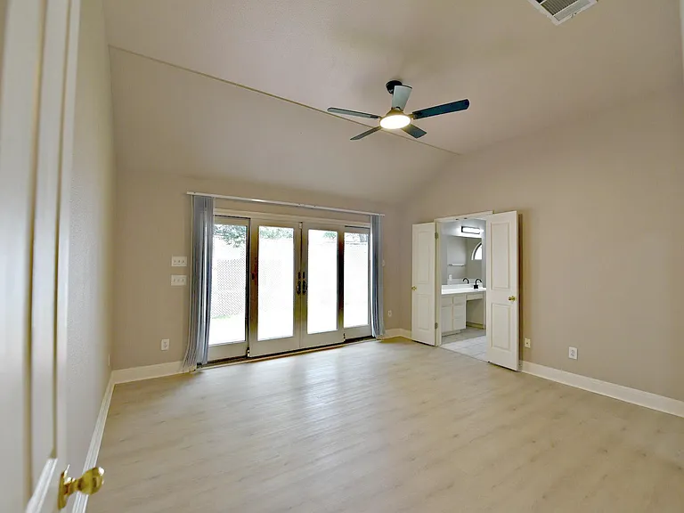 3924 Newland Dr — Photo 9