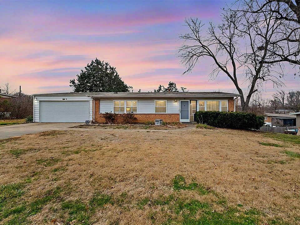 1st image of 12 Nassau Cir