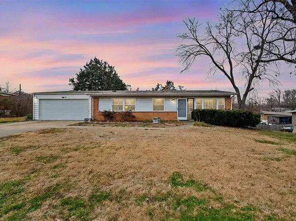 12 Nassau Cir, Saint Louis, MO 63146