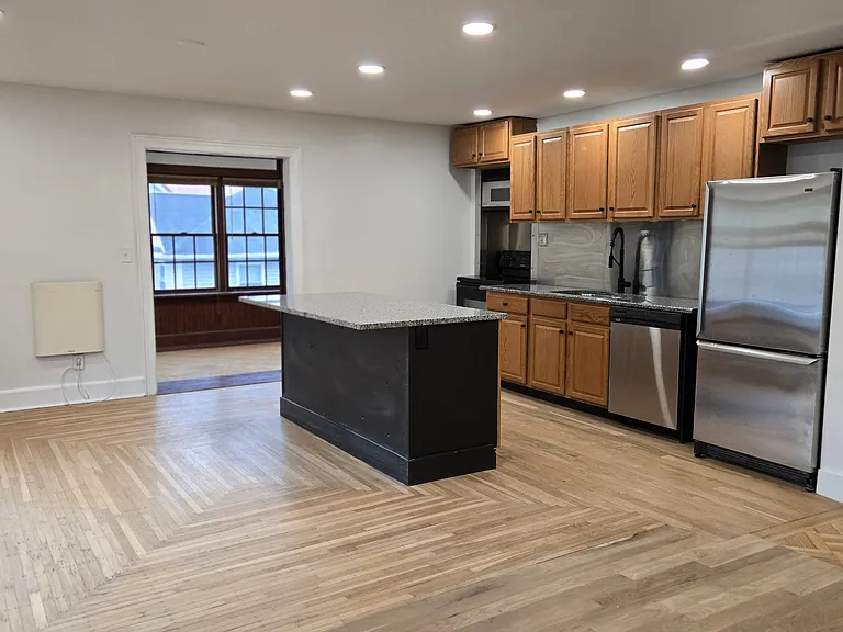 4 W 5th St #2 — Photo 2