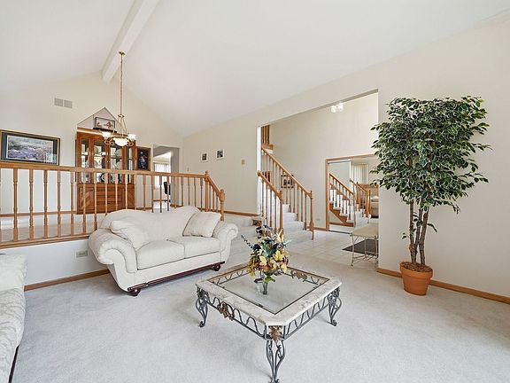 5th image of 634 Primrose Cir