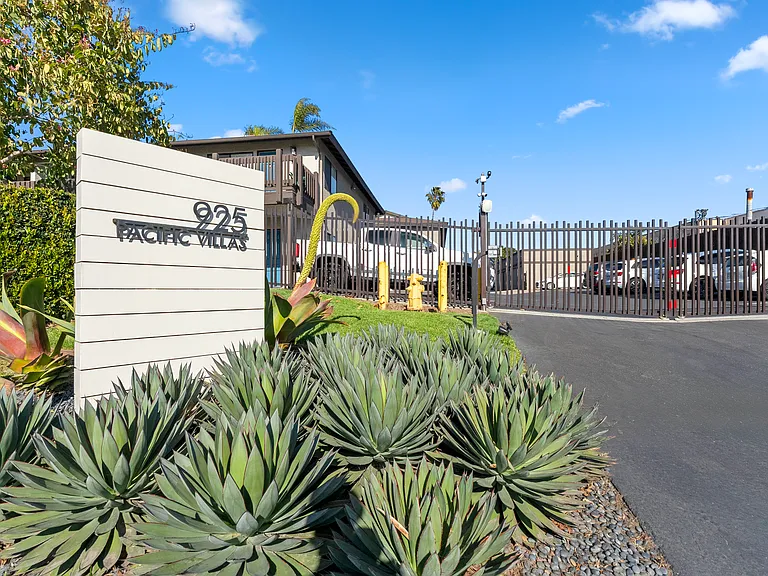 Pacific Villas — Photo 24