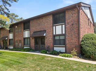 5 Pinebrook Pl APT 5, Bay Shore, NY 11706