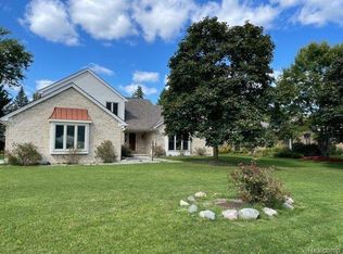 3448 Wedgewood Dr, Rochester Hills, MI 48306