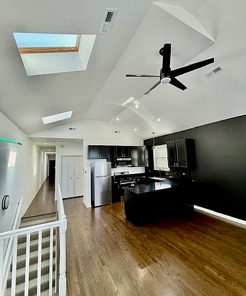 3rd image of 2709 W Congress Pkwy APT 3