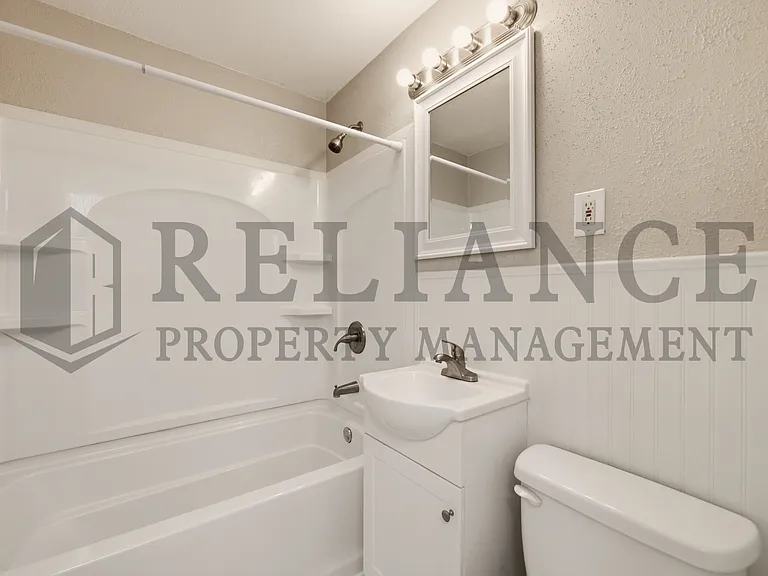 1401 W Calvert St — Photo 32
