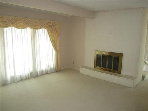 LIVING ROOM WITH FIREPLACE